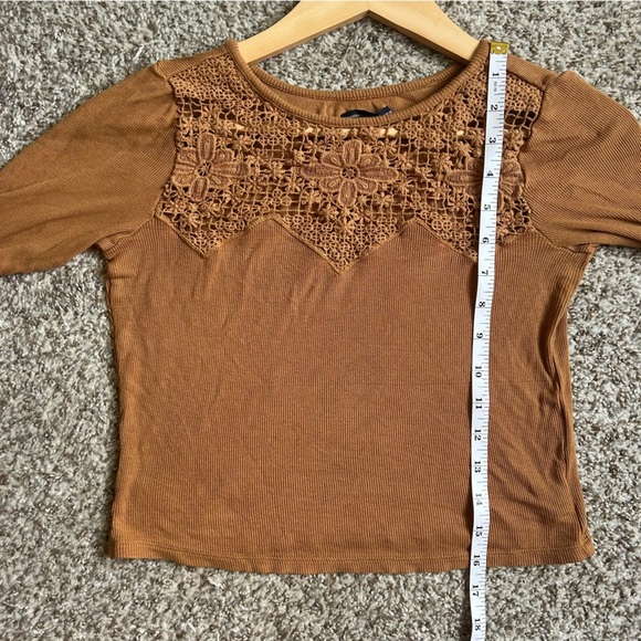 🦋 American Eagle Outfitters Tan Cropped Crochet Blouse Casual Stretch Fall Comfy - Picture 6 of 6